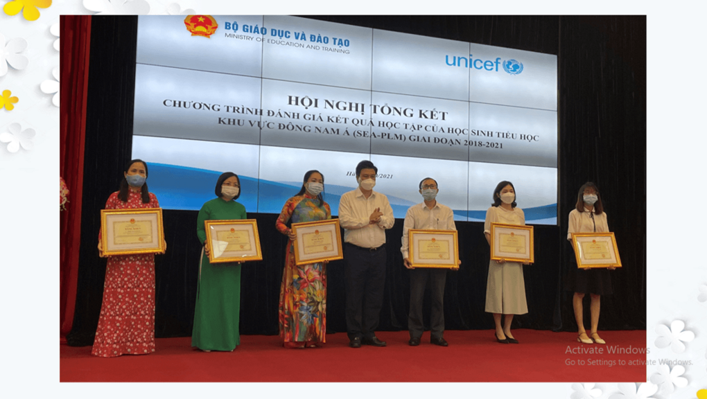 Cô giáo Phạm Hương Giang vinh dự nhận bằng khen của Bộ Trưởng Bộ GD&amp;ĐT và có nhiều đóng góp trong việc thay SGK lớp 1