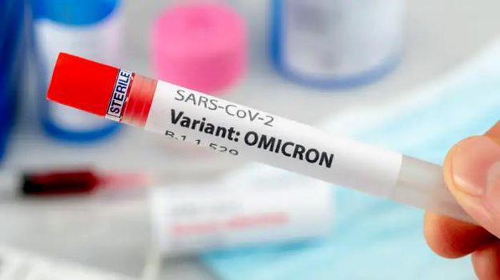 Omicron ít gây tổn thương phổi hơn, nhưng không được chủ quan