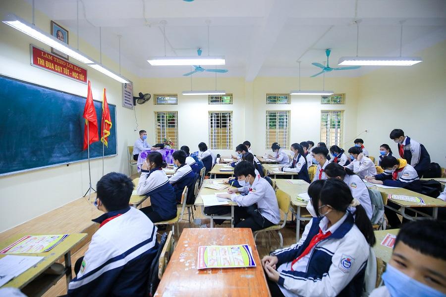 Hà Nội điều chỉnh kế hoạch tổ chức đi học: Lớp 12 học trực tuyến kết hợp trực tiếp, lớp 10 và 11 học trực tuyến