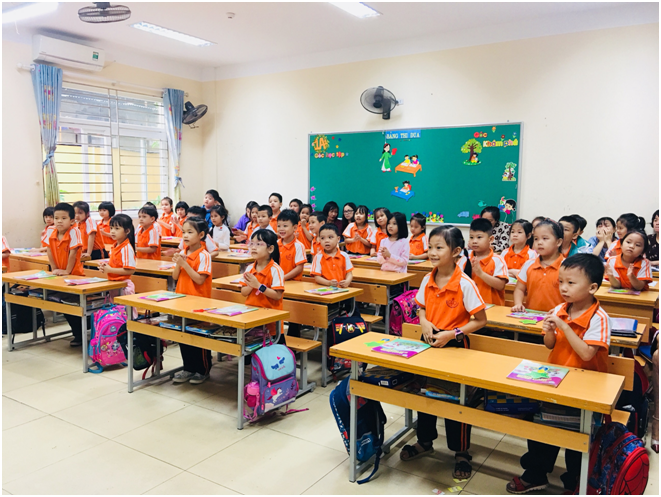 Học sinh khối lớp 1 Trường Tiểu học Thành Công A với chuyên đề Hoạt động trải nghiệm