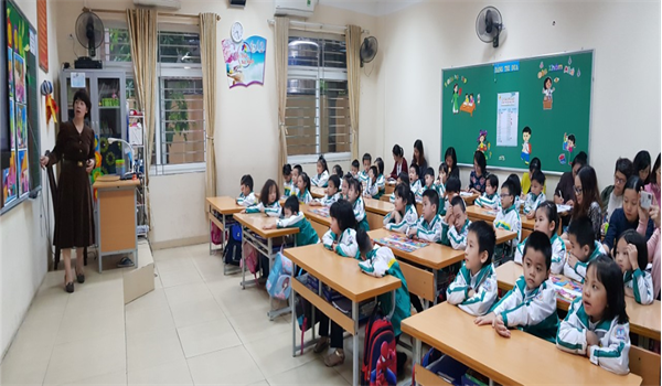 Học sinh lớp 1 trường tiểu học Thành Công A với chuyên đề Kể chuyện