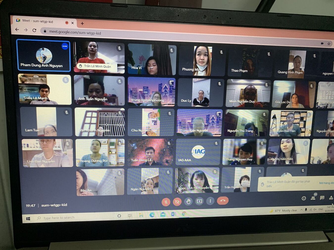 Buổi họp PHHS trực tuyến khối 2 đặc biệt và đầy cảm xúc