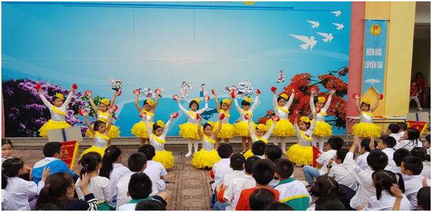 SINH HOẠT DƯỚI CỜ
