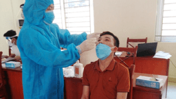 Cán bộ, giáo viên Ba Đình “chia lửa” với tuyến đầu chống dịch