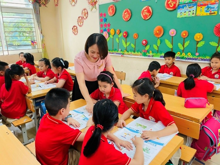 Giáo viên Khối 2 tích cực hưởng ứng phong trào hội giảng mùa thu - Hội thi giáo viên giỏi cấp trường năm học 2022 - 2023