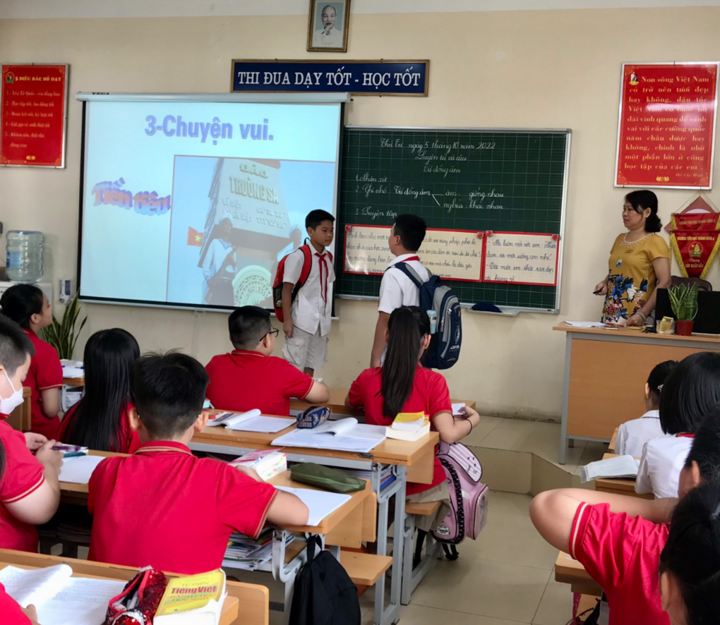 Tập thể giáo viên khối 5 trường Tiểu học Thành Công A tích cực trong phong trào Hội giảng-Hội học chào mừng ngày Nhà giáo Việt Nam 20/11