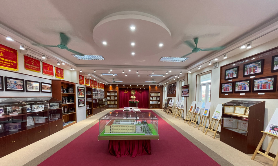 Phòng truyền thống – Nơi lưu giữ những truyền thống vẻ vang của ngôi trường hơn 30 năm tuổi