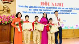 Trường TH Thành Công A đón nhận Bằng công nhận trường học đạt chuẩn quốc gia và khen thưởng cá nhân đạt thành tích cao trong kỳ thi học sinh giỏi các cấp