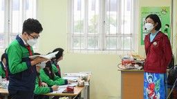 Học sinh Hà Nội hân hoan trở lại trường sau hơn 7 tháng học trực tuyến
