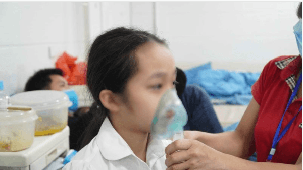 Khỏi bệnh sau 15 ngày mắc COVID-19, bé gái phải nhập viện vì tổn thương phổi