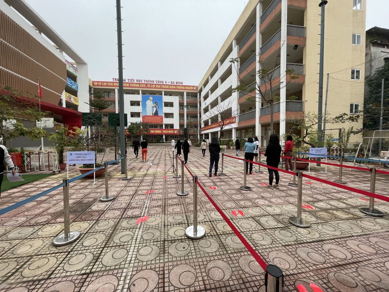 Diễn tập phương án đón HS quay lại trường học trực tiếp