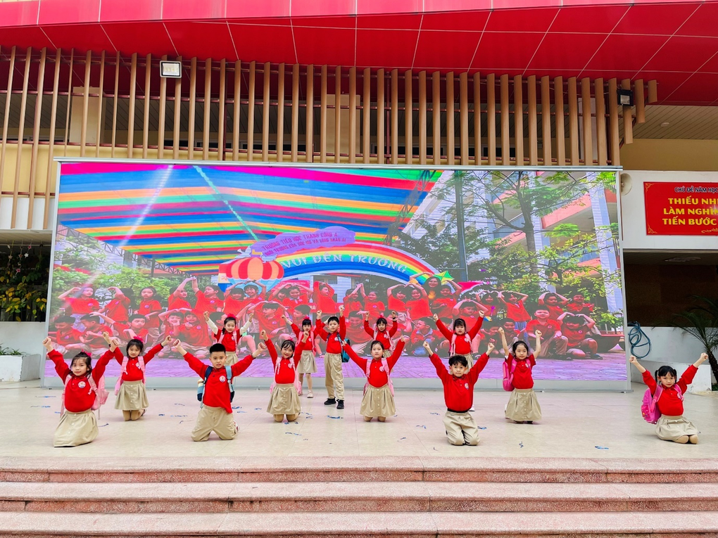 Tiết mục nhảy Em bé ngoan vô cùng sôi động - Tập thể 2A1, 2A2. 2A3