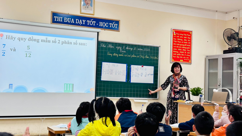Giáo viên khối 4 tích cực đổi mới sáng tạo chuyên môn trong hội giảng mùa xuân