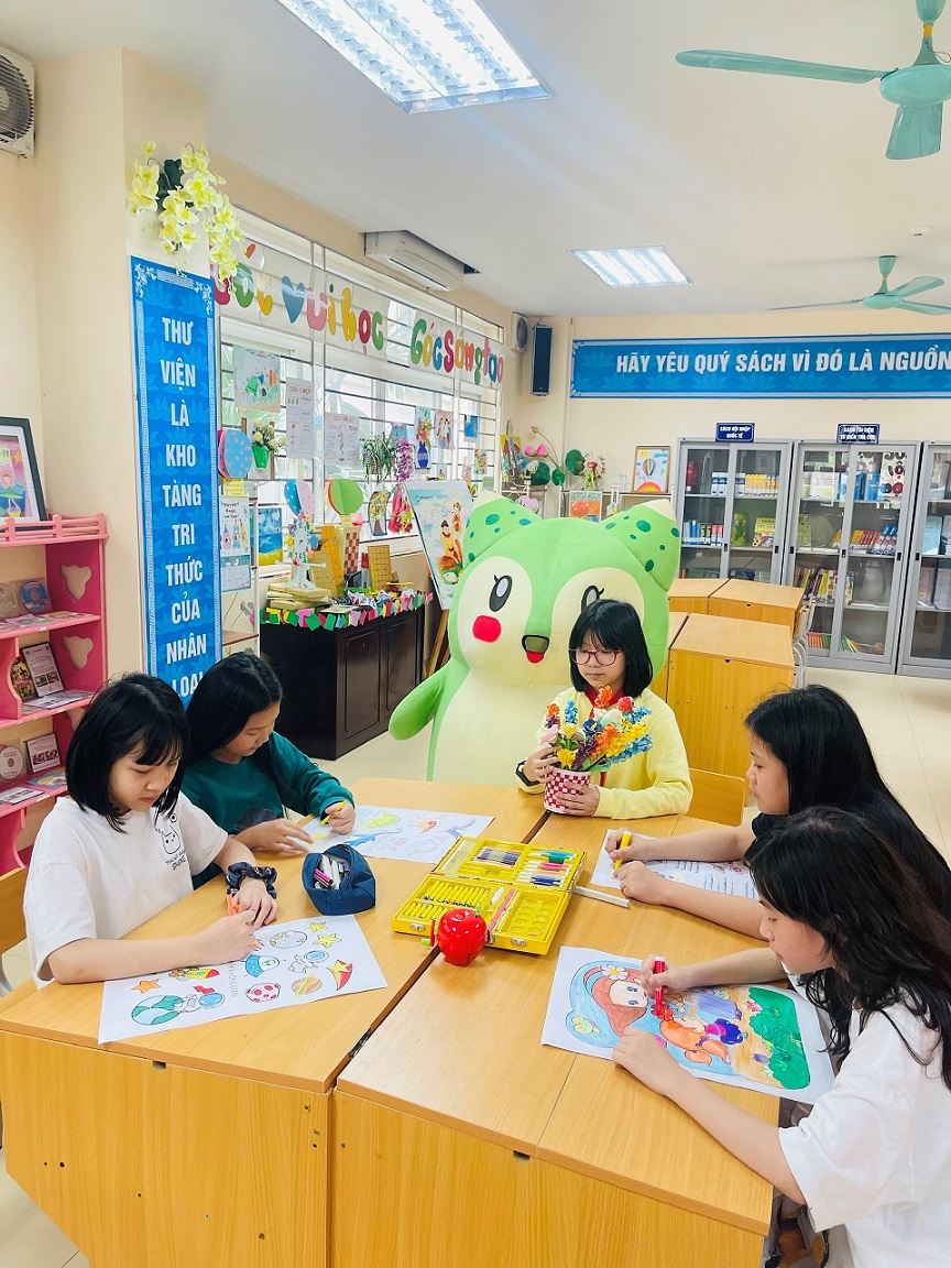 Hoạt động góc sôi nổi trong các tiết thư viện hướng tới kỷ niệm ngày Phụ nữ Việt Nam 8/3