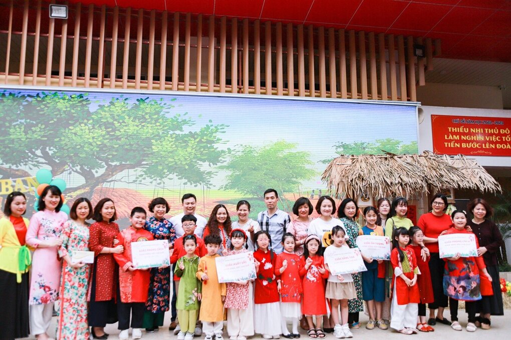 Video hội chợ quê trường Tiểu học Thành Công A nhộn nhịp và vui tươi