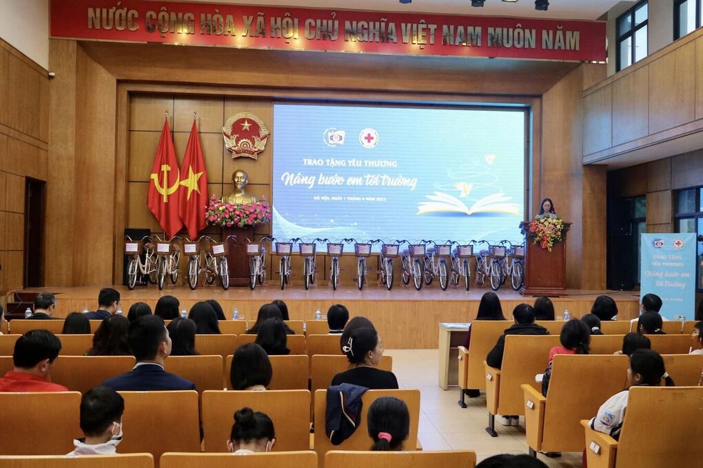 Chiếc xe đạp yêu thương đến từ chương trình “Trao tặng yêu thương – nâng bước em tới trường”