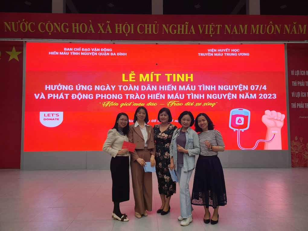 Hiến máu tình nguyện - Nghĩa cử cao đẹp của cán bộ, giáo viên, nhân viên trường Tiểu học Thành Công A.