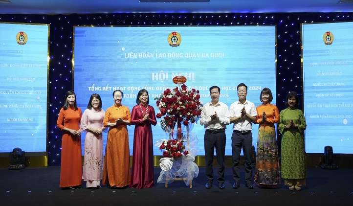 Công đoàn trường Tiểu học Thành Công A xuất sắc nhận giấy khen của Liên đoàn lao động quận Ba Đình