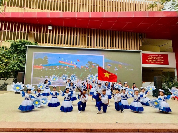 Lớp 3A1 và lớp 4A5 trường Tiểu học Thành Công A tham gia hoạt động kỉ niệm 80 năm ngày thành lập Quân đội nhân dân Việt Nam 22/12/1944 – 22/12/2024.