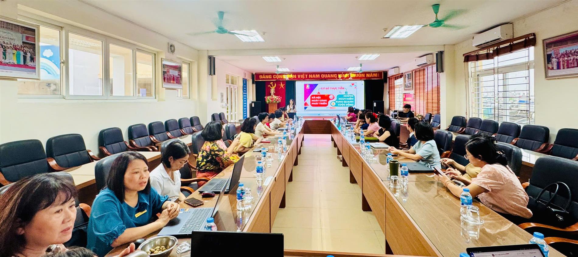 Giáo viên Trường Tiểu học Thành Công A tham gia tập huấn chuyên đề “Nâng cao chất lượng giảng dạy Kĩ năng sống theo bộ tài liệu kĩ năng sống dành cho học sinh tiểu học”