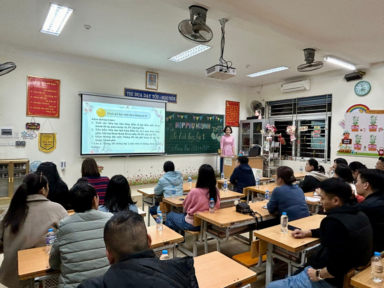 Trường Tiểu học Thành Công A tổ chức họp phụ huynh học sinh cuối học kì I năm học 2024 - 2025