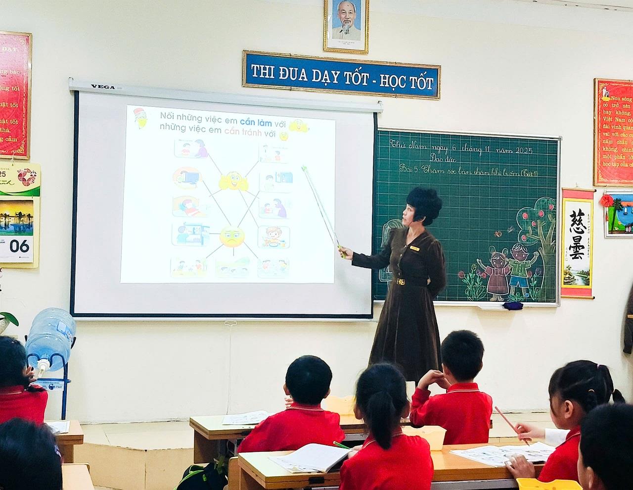 Giáo viên khối 1 ứng dụng công nghệ số qua tiết chuyên đề môn Đạo đức “Chăm sóc bản thân khi bị ốm”