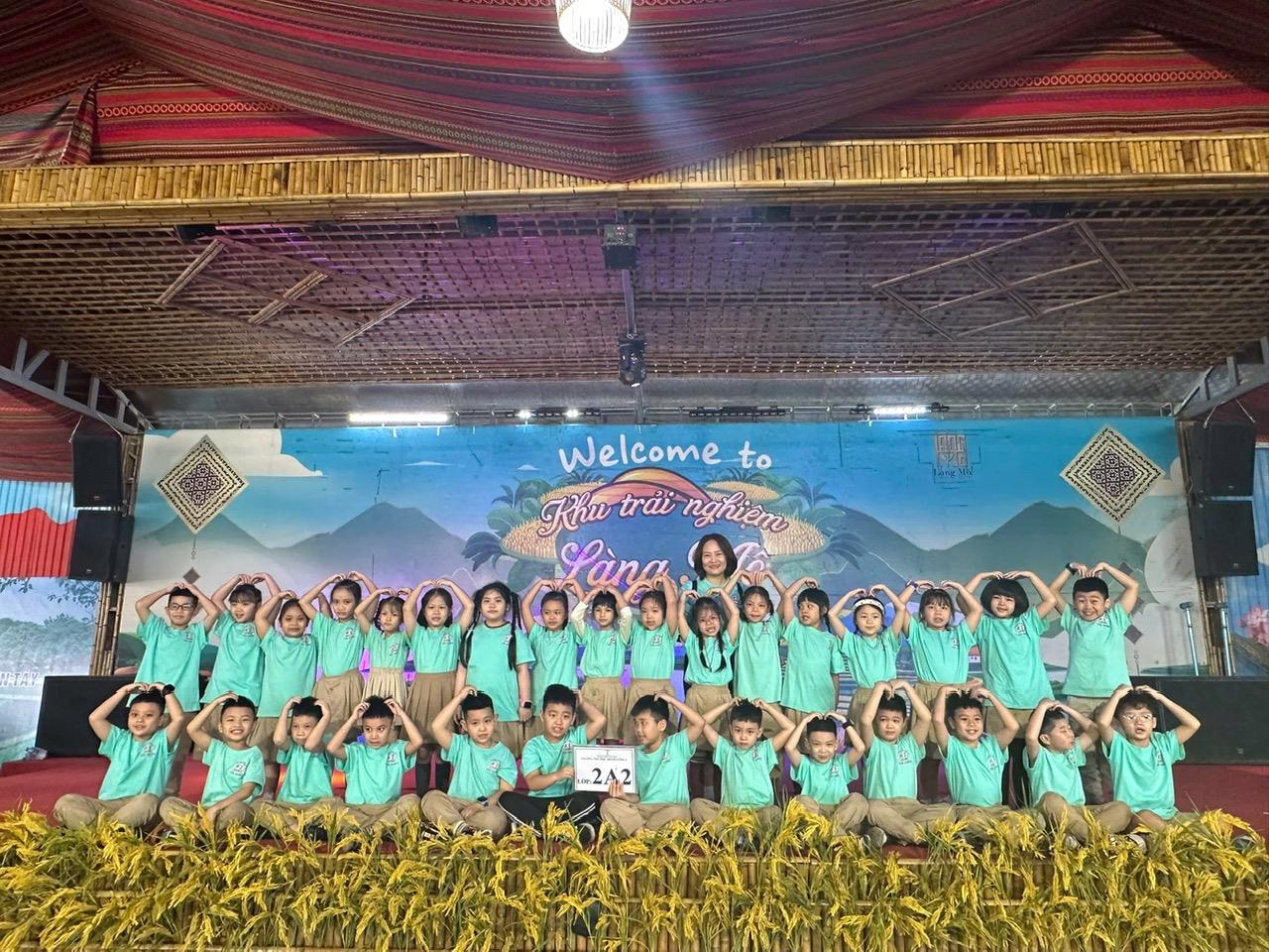 Khối 2 Trường Tiểu học Thành Công A Trải Nghiệm Chủ đề “Chuyện Làng Lúa Đổi Mới – Dấu Chân Trải Nghiệm” tại Làng Mô