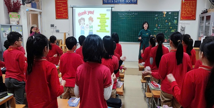 Tiết học Chuyên đề Tiếng Anh thú vị và bổ ích của cô giáo Nguyễn Minh Phương và các bạn học sinh Lớp 5A3