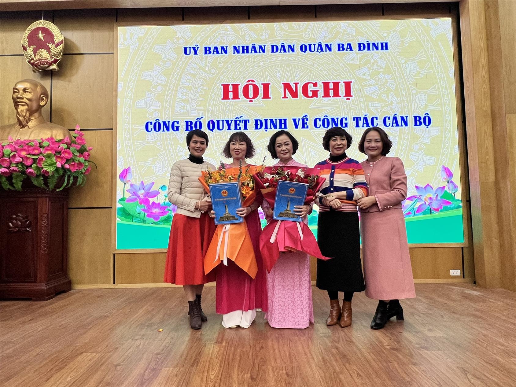 Trường Tiểu học Thành Công A nhiệt liệt chào đón đồng chí Lê Thị Hồng An và đồng chí Nguyễn Linh Chi nhận quyết định bổ nhiệm chức danh Phó Hiệu trưởng trường Tiểu học Thành Công A