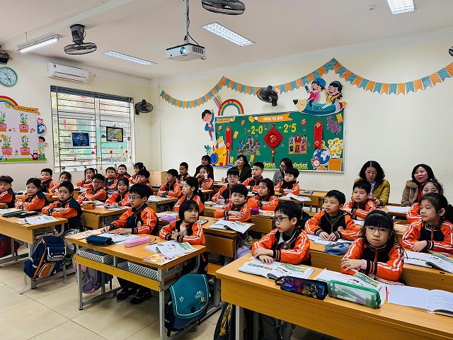 Giáo viên Khối 2 trường Tiểu học Thành Công A nâng cao năng lực chuyên môn qua các tiết Chuyên đề – Hội giảng