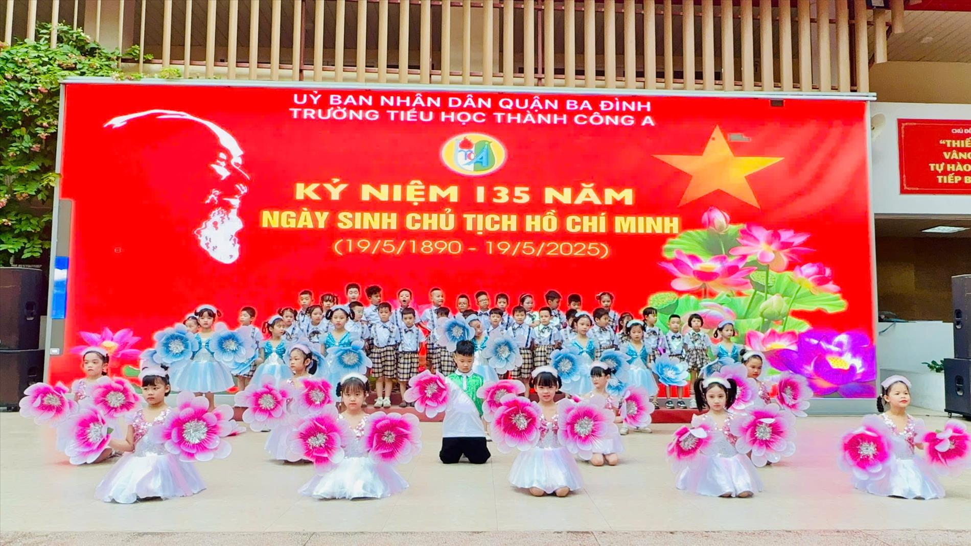 Học sinh lớp 1A1, 1A2, 1A3 tham gia văn nghệ nhân kỉ niệm 135 năm ngày sinh Chủ tịch Hồ Chí Minh vĩ đại (19/5/1890 – 19/5/2025)