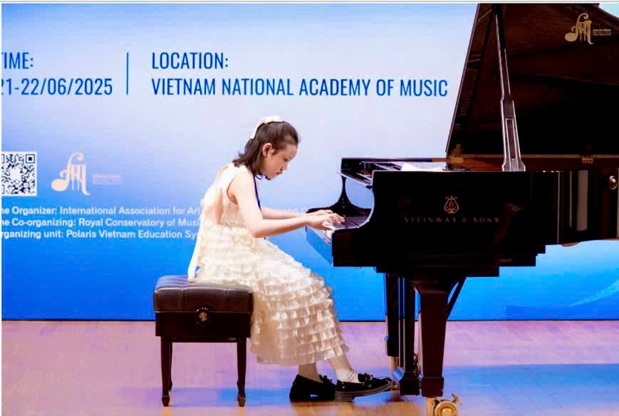 Tỏa sáng trên phím đàn: Em Phạm Tuệ An học sinh lớp 5A5 trường Tiểu học Thành Công A giành giải Nhất bảng C cuộc thi Qingyin Award Việt Nam