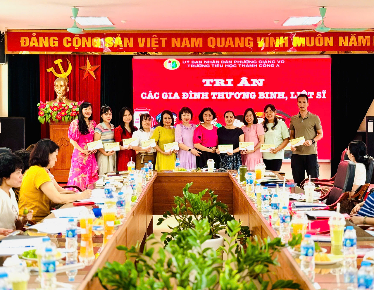 Trường Tiểu học Thành Công A tri ân các thân nhân gia đình thương binh, liệt sĩ trong nhà trường