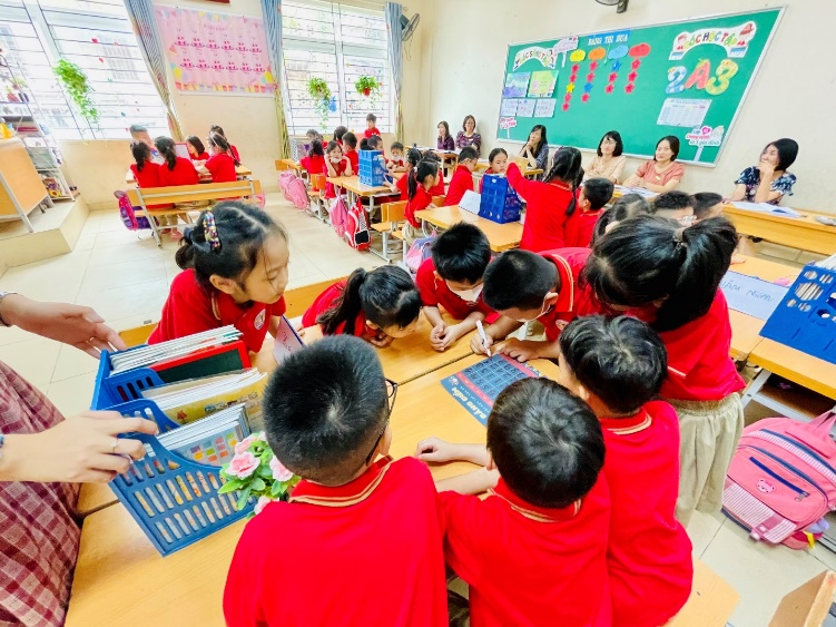 A group of children in a classroom

Description automatically generated with medium confidence