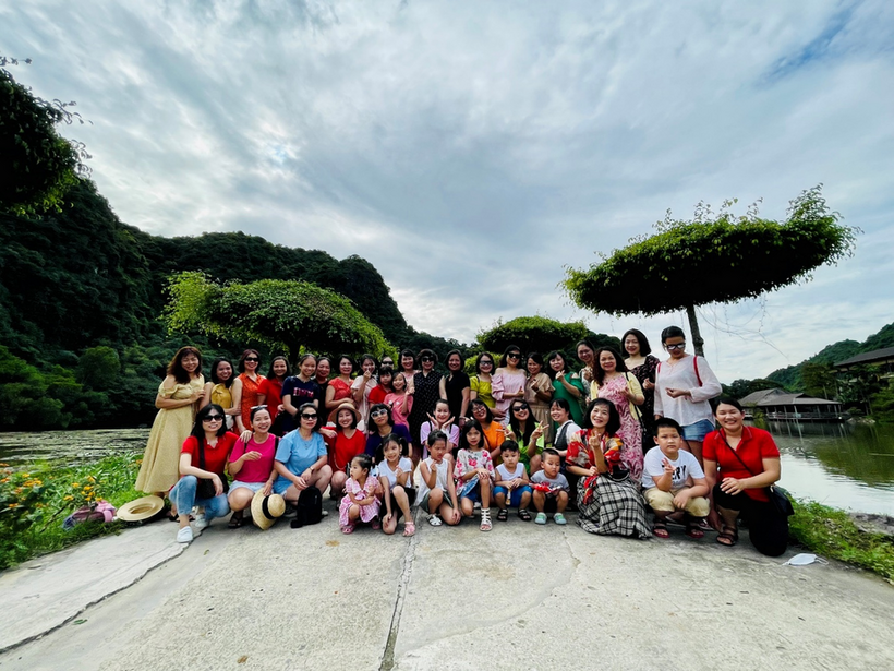 A group of people posing for a photo

Description automatically generated