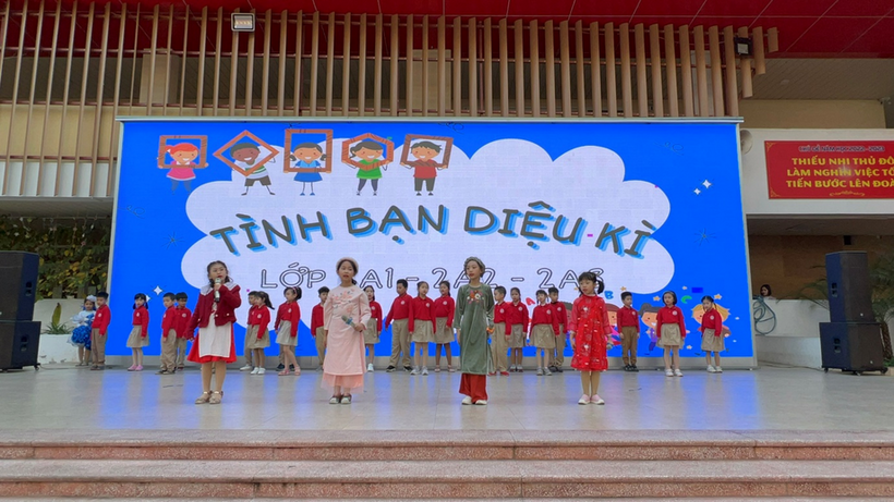 A group of people in clothing standing in front of a stage

Description automatically generated with low confidence