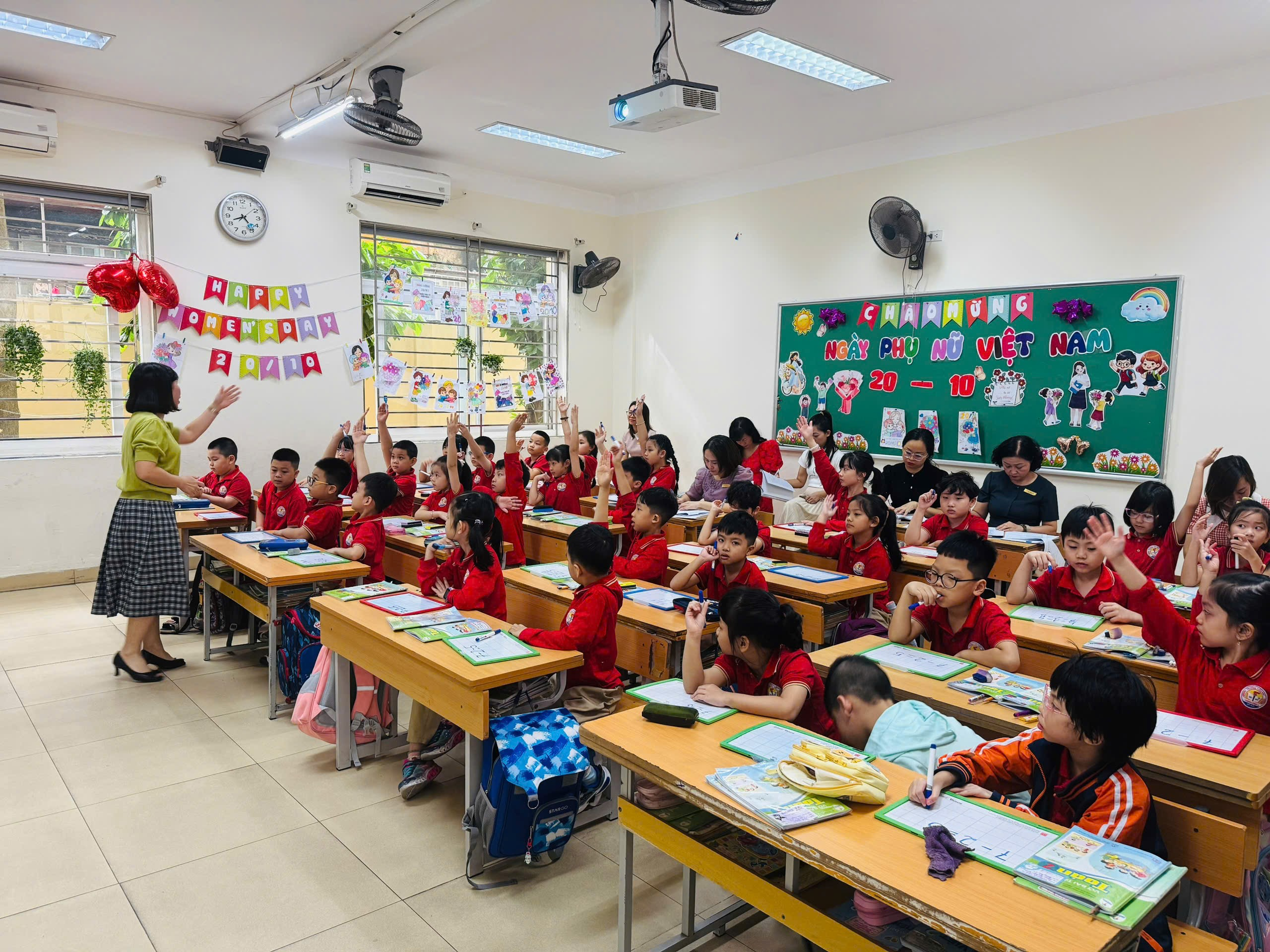 A teacher teaching a class of students
AI-generated content may be incorrect.