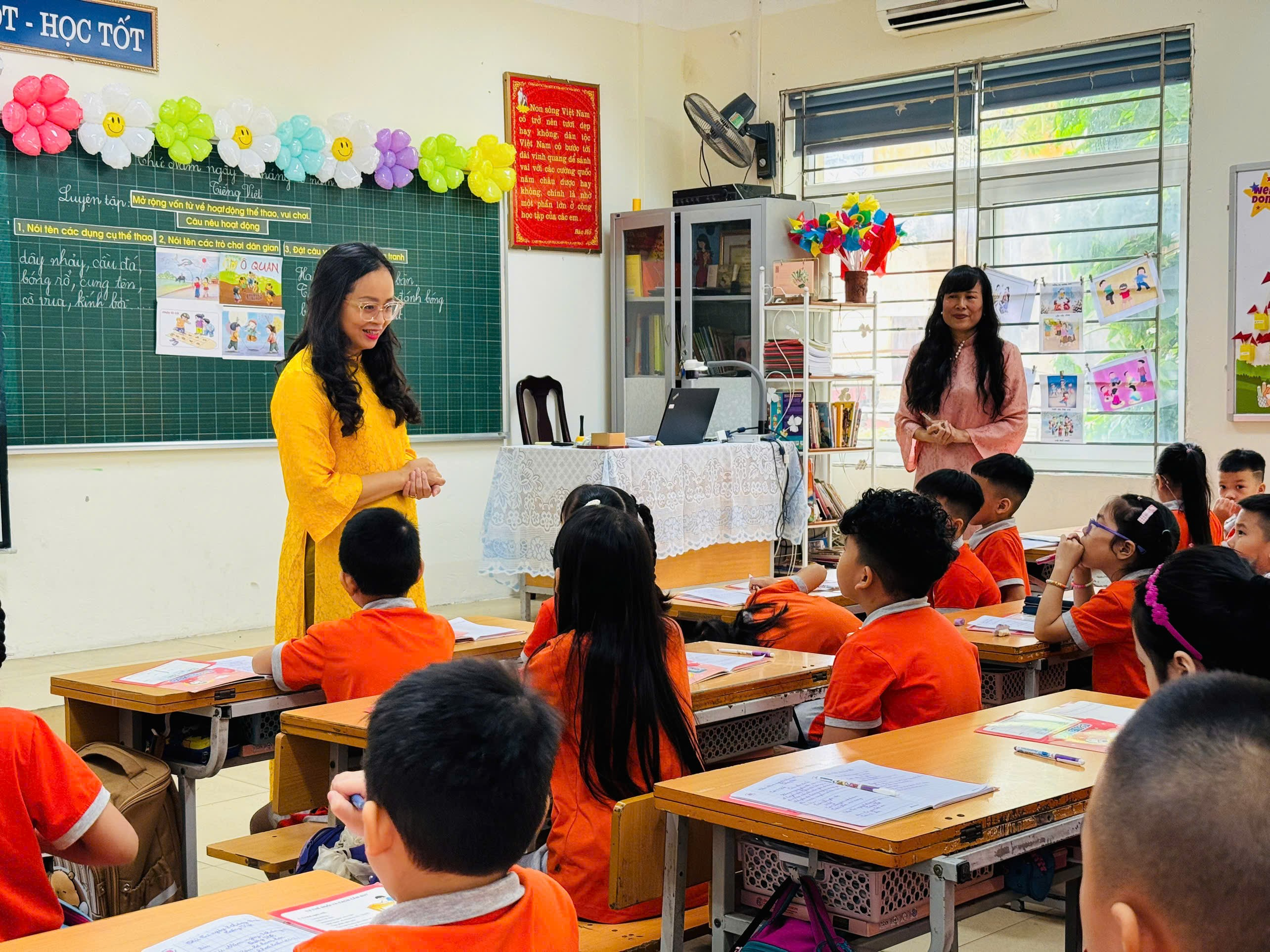 A person standing in front of a group of children in a classroom
AI-generated content may be incorrect.