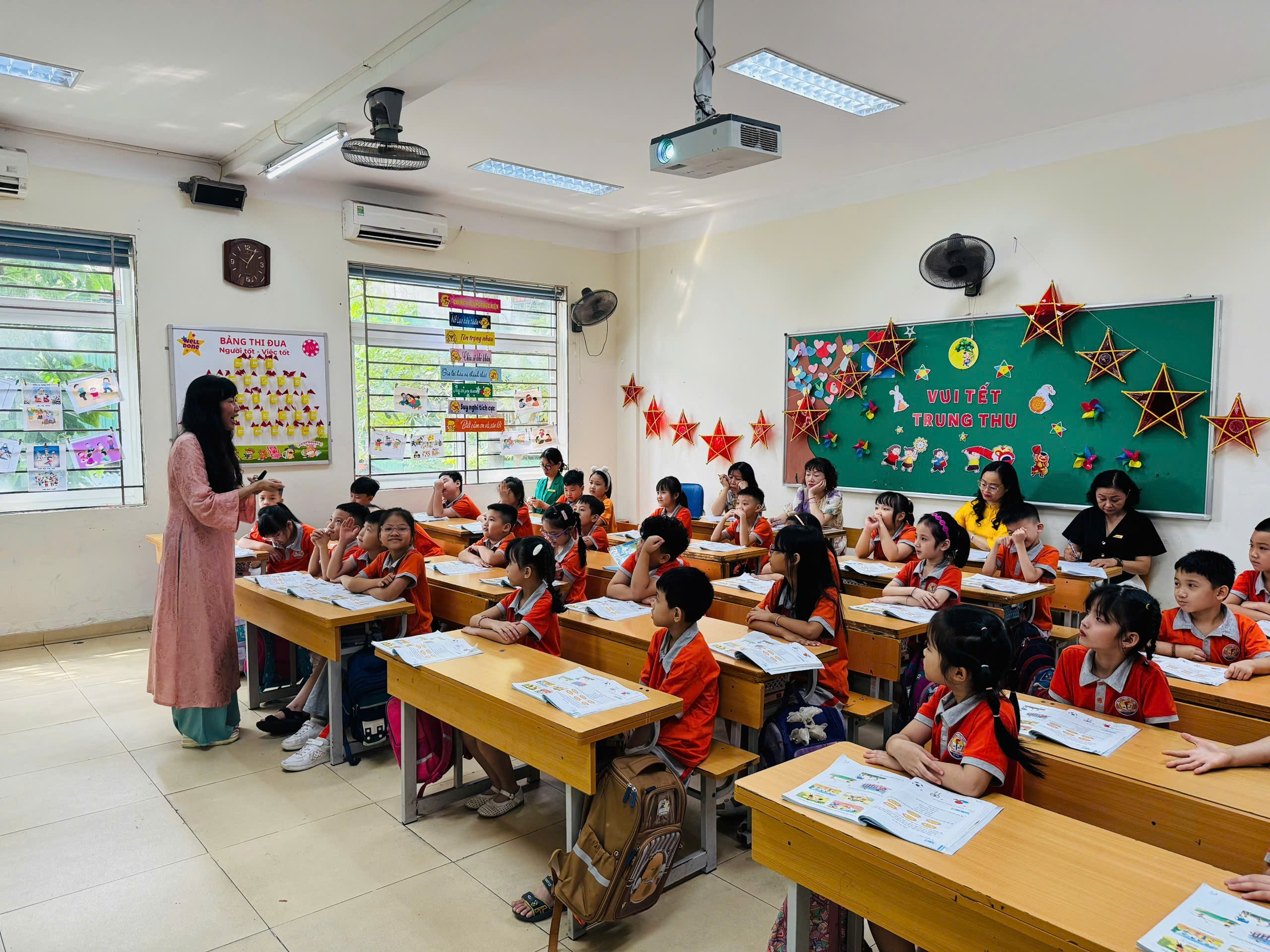 A group of children in a classroom
AI-generated content may be incorrect.