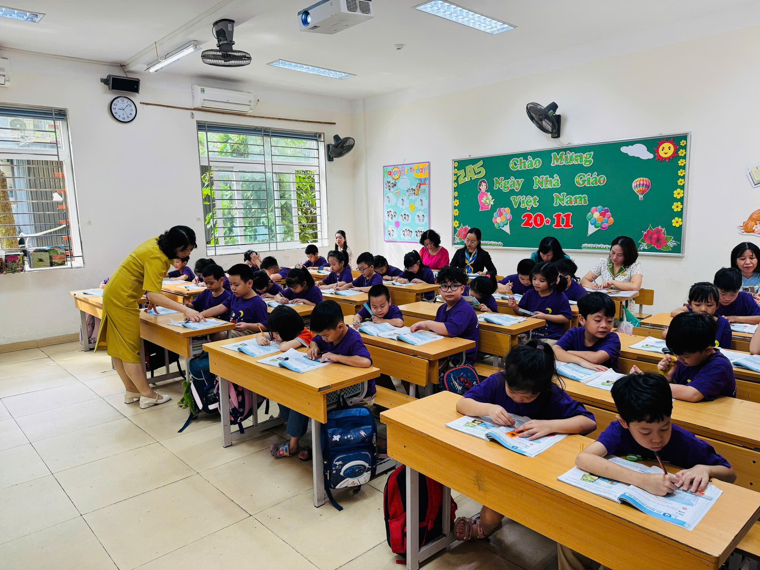 A group of children in a classroom
AI-generated content may be incorrect.