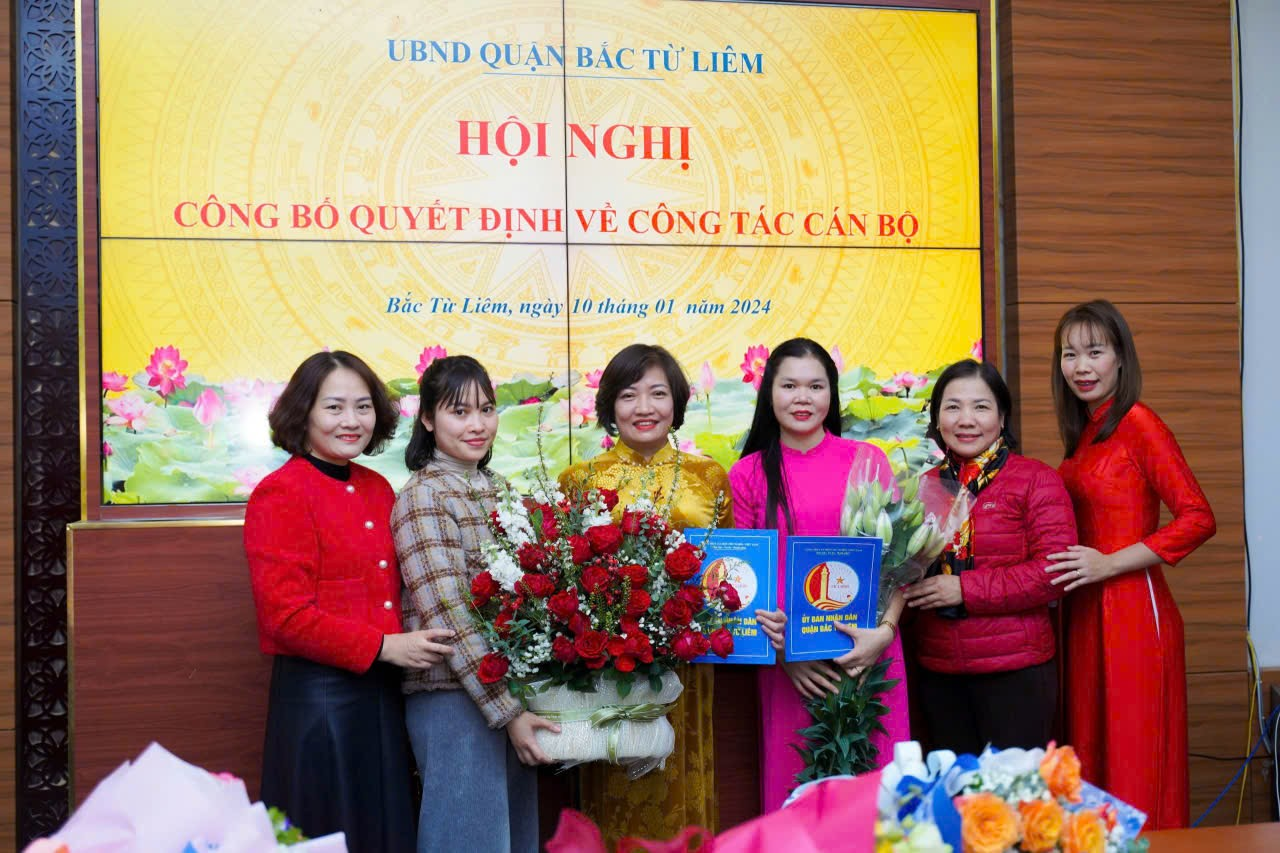 A group of women posing for a photo
AI-generated content may be incorrect.