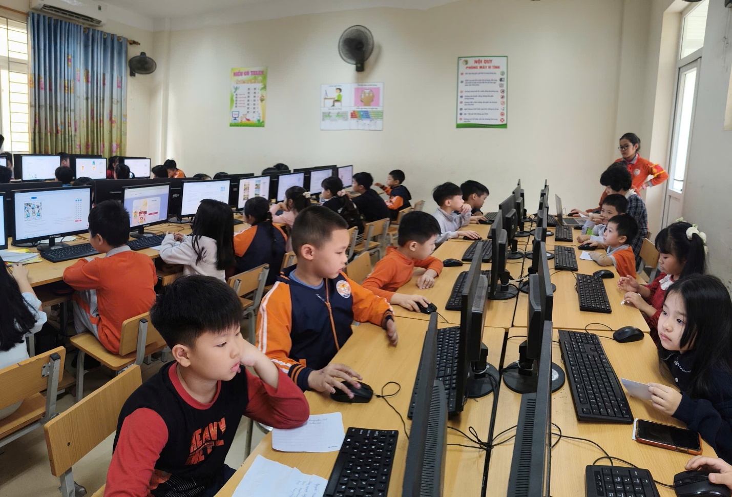 A group of children in a classroom
AI-generated content may be incorrect.