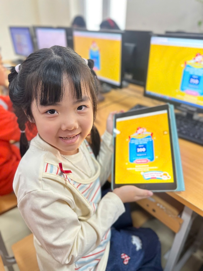 A child holding a tablet
AI-generated content may be incorrect.
