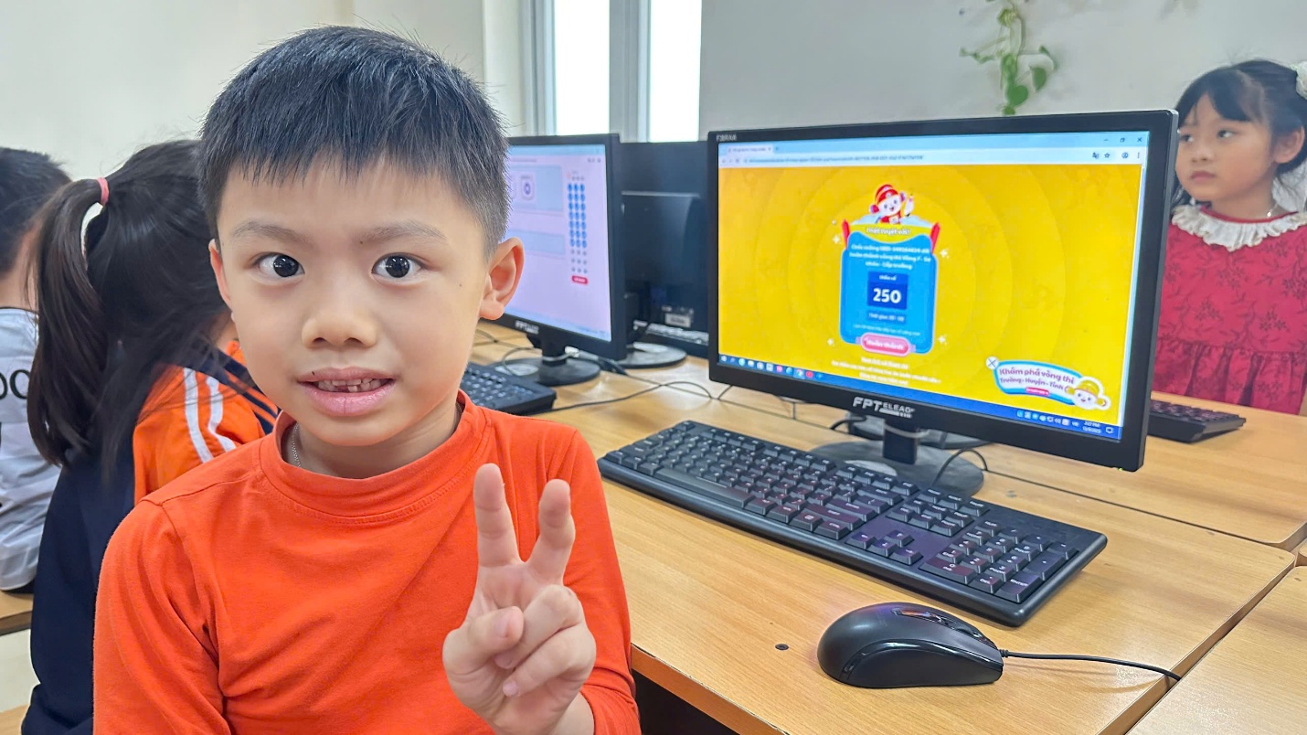 A child sitting in front of a computer
AI-generated content may be incorrect.