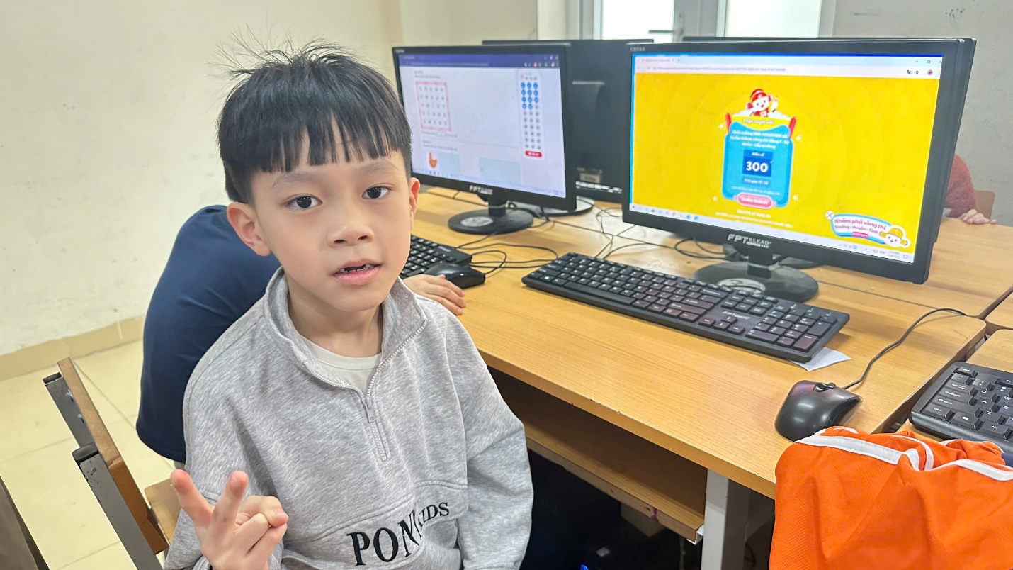 A child sitting in front of a computer
AI-generated content may be incorrect.