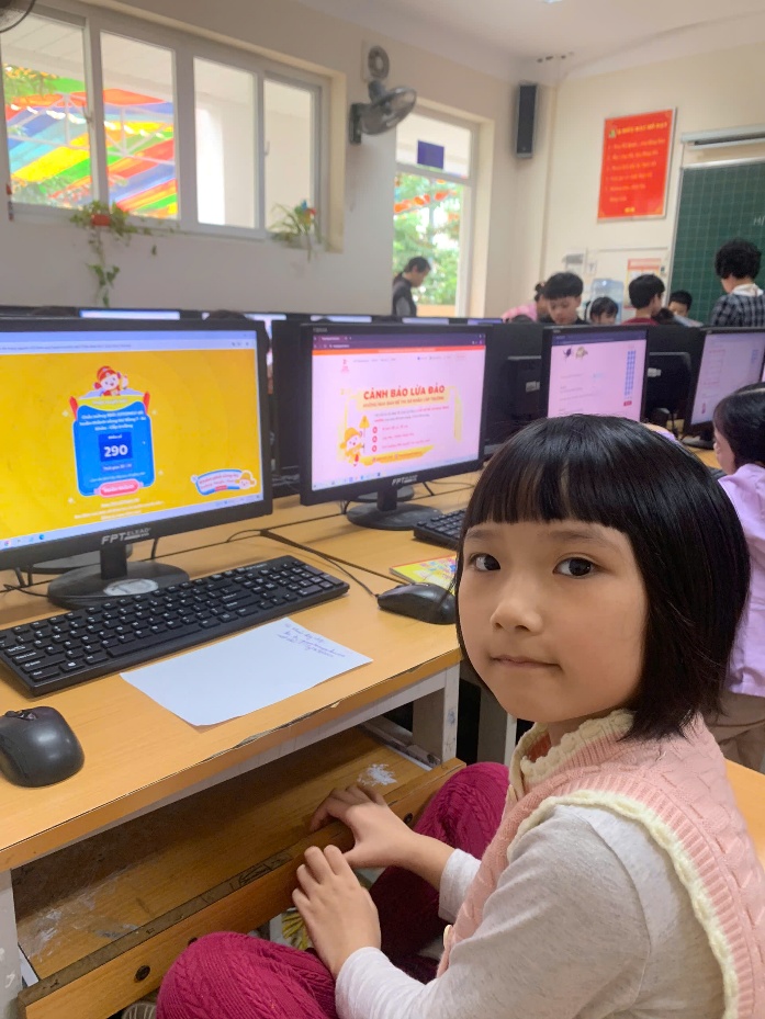 A child sitting at a desk with computers
AI-generated content may be incorrect.
