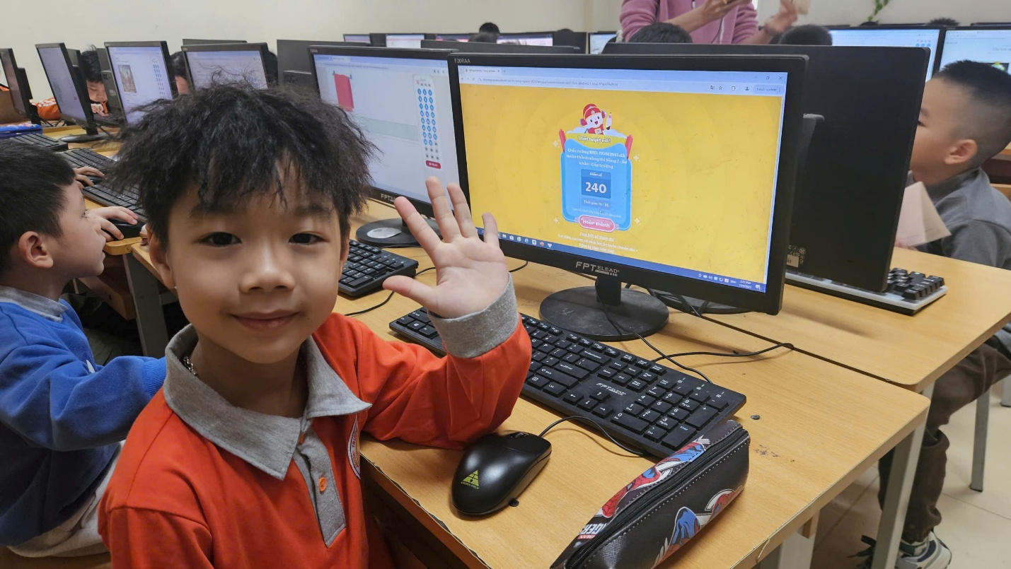 A child sitting at a desk with a computer monitor and a mouse
AI-generated content may be incorrect.