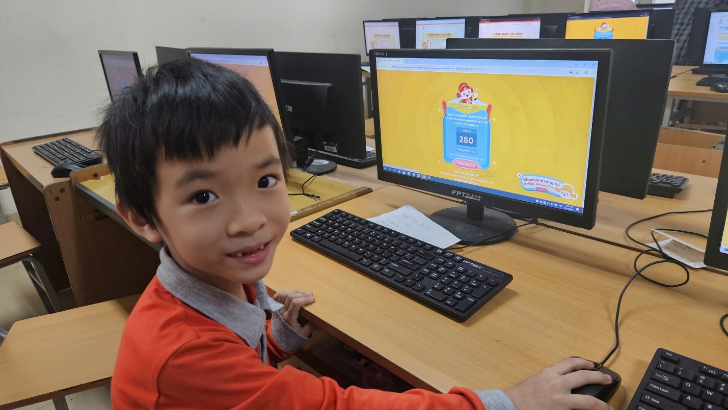 A child sitting at a desk with a computer
AI-generated content may be incorrect.