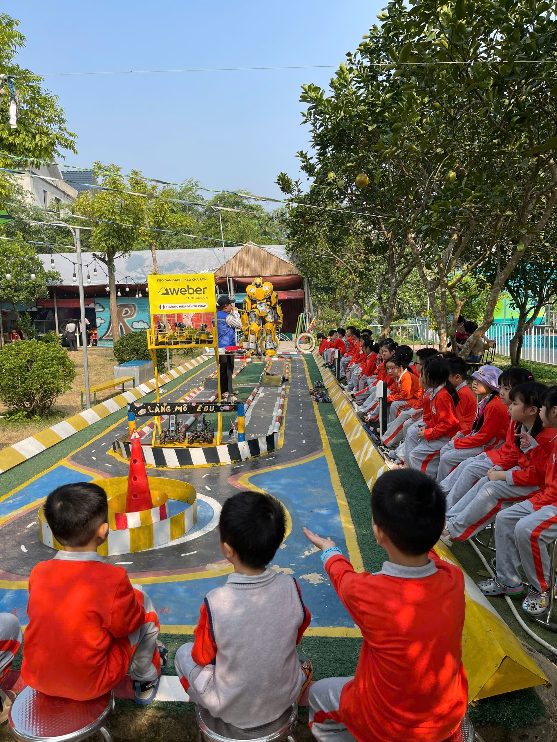 A group of children watching a race
AI-generated content may be incorrect.