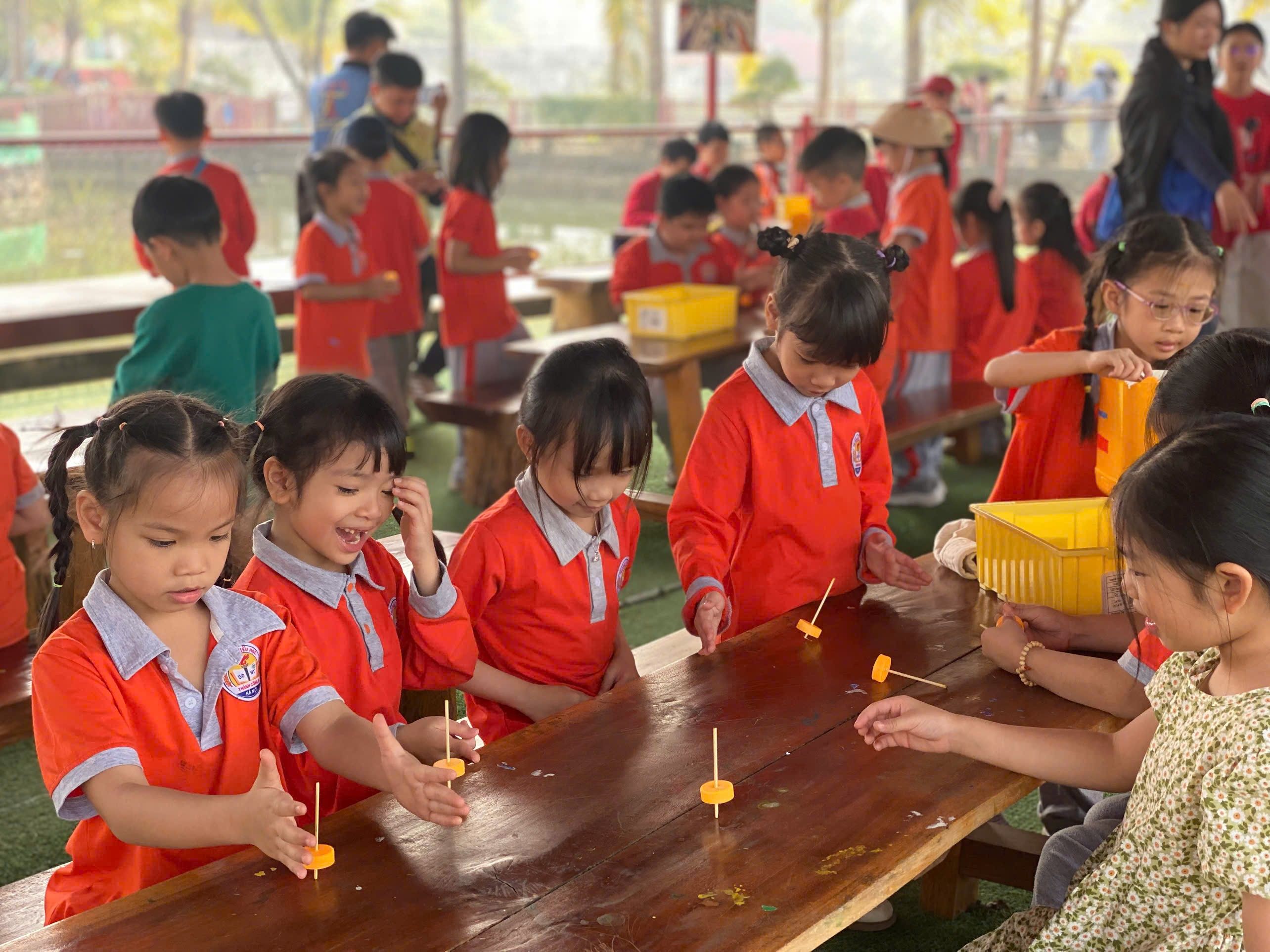 A group of children in uniform
AI-generated content may be incorrect.